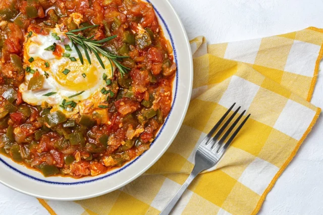 El consejo de las cocineras de pueblo: el gesto que cambia tu pisto manchego para siempre