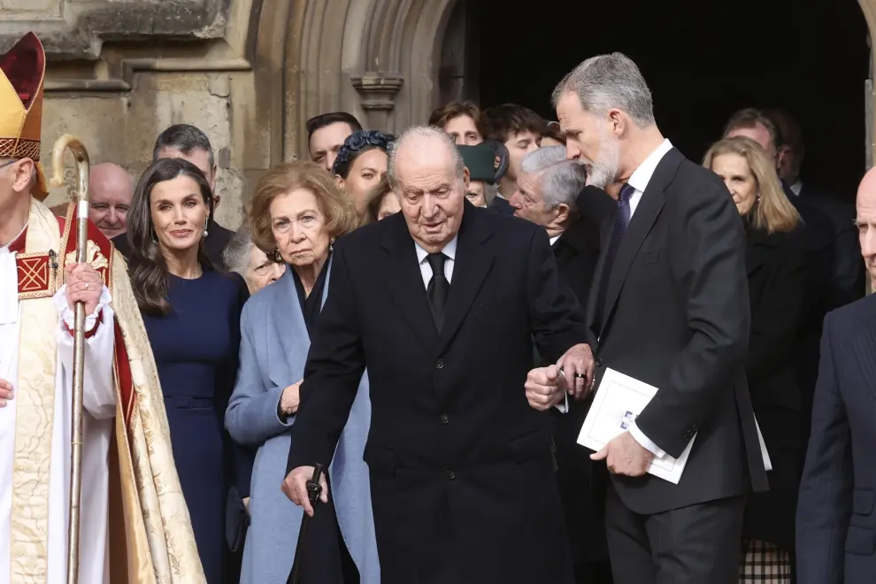"Felipe es un pobre hombre (...) Su boda es lo peor que le ha pasado a España": un experto en Casa Real respalda a Juan Carlos I y dinamita el matrimonio real con un demoledor veredicto 3 “Felipe es un pobre hombre” y su boda, “lo peor” para España