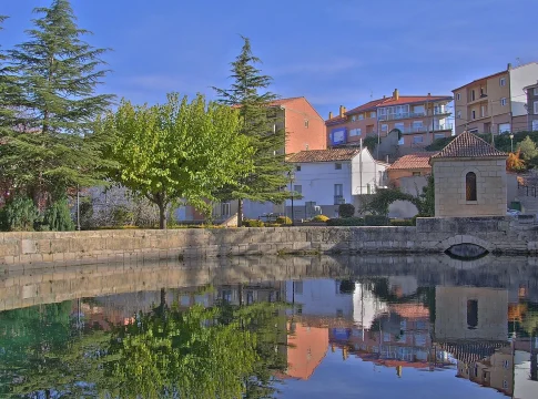 Guía exprés para auténticos exploradores: 3 piscinas naturales en Teruel que te pueden cambiar el verano Guía exprés para auténticos exploradores: 3 piscinas naturales en Teruel que te pueden cambiar el verano