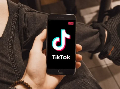 tiktok dinero visualizaciones TikTok dispara los salarios de sus estrellas mientras la mayoría de creadores apenas gana dinero Fuente: StockSnap