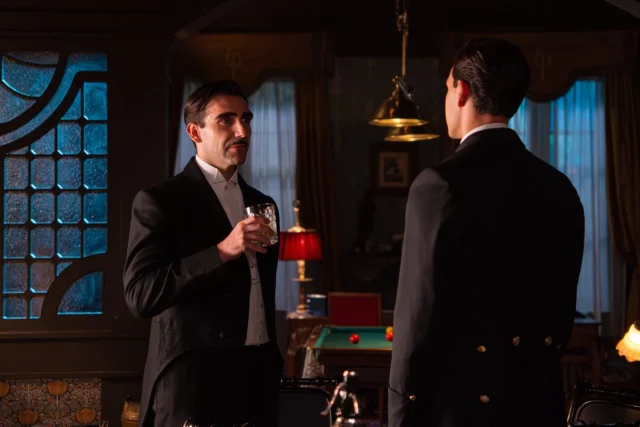 Curro, Manuel y Alonso se unen para detener a Lorenzo mientras nuevas confrontaciones se hacen presentes en ‘La Promesa’