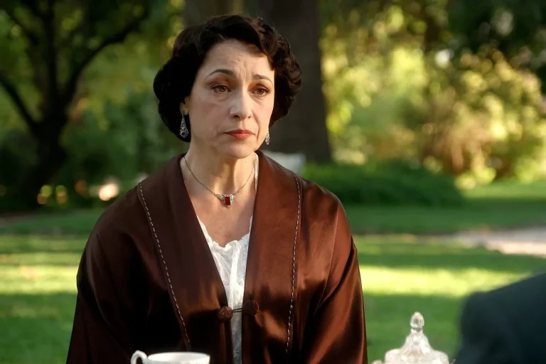 Dos verdades impactantes y una tentadora oferta a Lorenzo abren la semana de 'La Promesa'