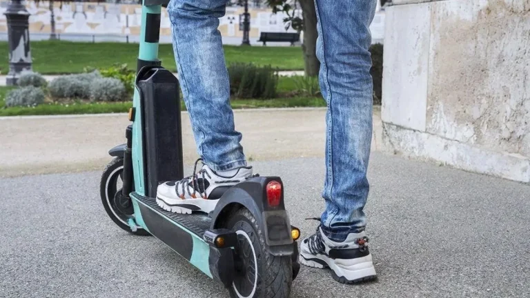 Adiós a los patinetes 'sin papeles' a partir del 2 de enero de 2026