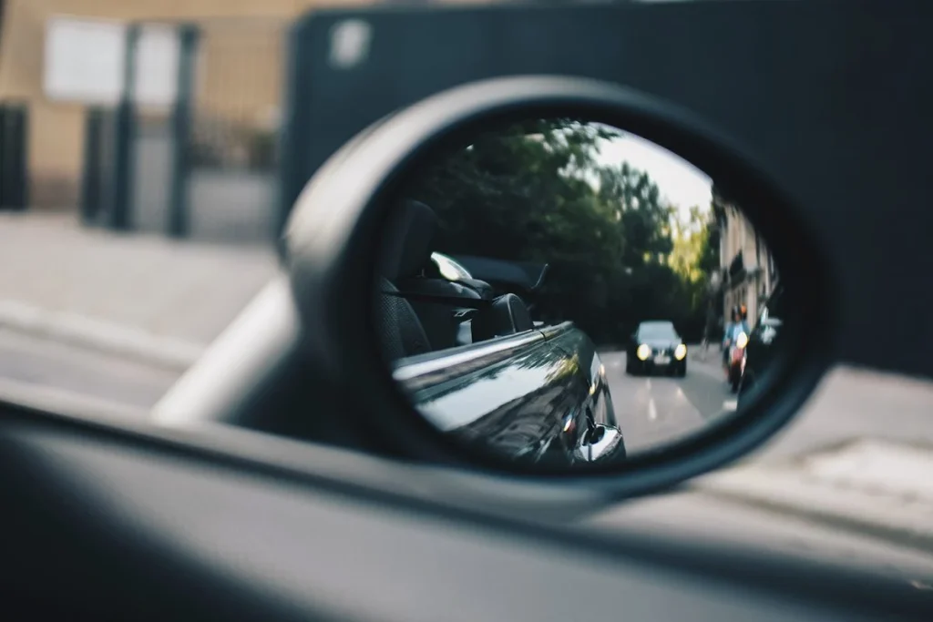 Adiós al espejo clásico: así funcionan los coches con cámaras y qué ventajas tienen 2 Adiós al espejo clásico: los coches equipados con cámaras ofrecen mejor visibilidad y seguridad