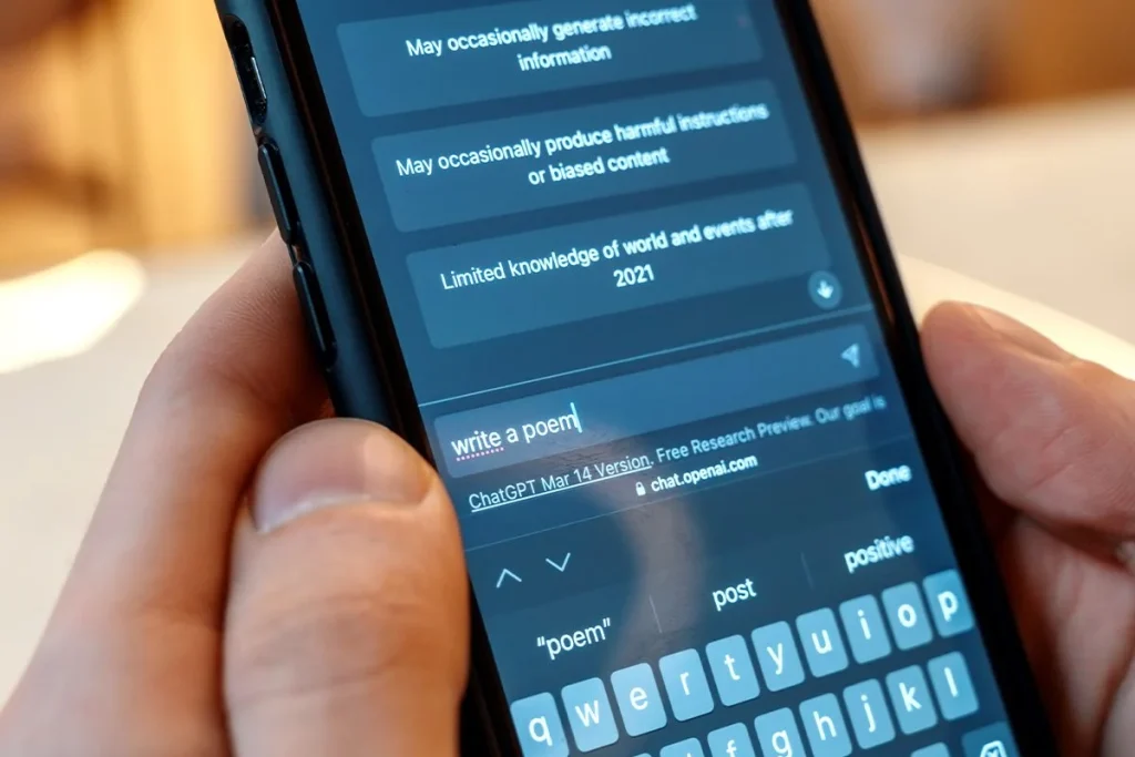 Cibercrimen evoluciona con IA: WormGPT 4 y KawaiiGPT son los ChatGPT que los criminales usan en la oscuridad 4 Alertas sobre el uso de herramientas tipo ChatGPT modificadas para facilitar el cibercrimen en la dark web