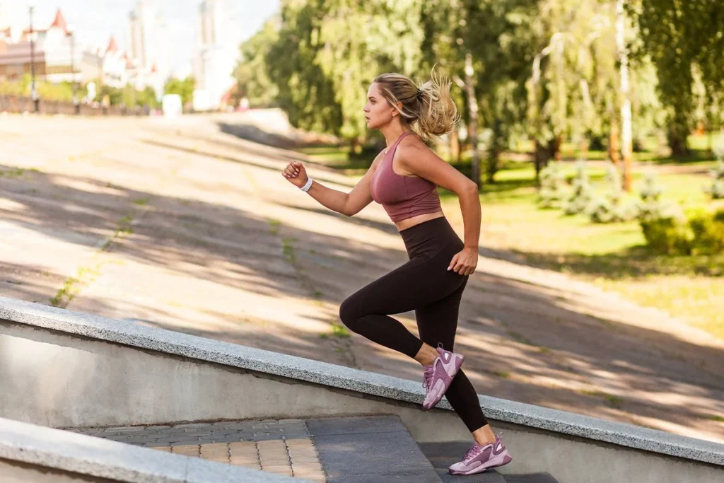 Aumentar la intensidad al caminar multiplica por seis los beneficios físicos frente a solo contar pasos