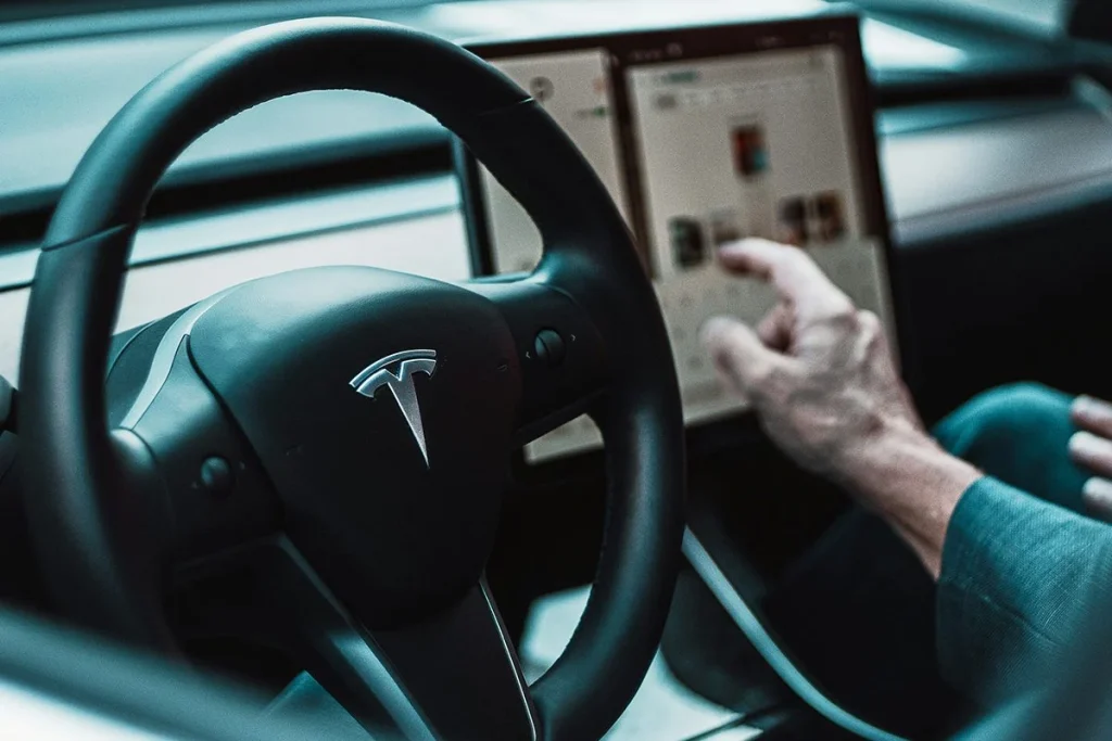 Autorización histórica de la DGT permite el uso de coches autónomos de una única marca en carreteras españolas