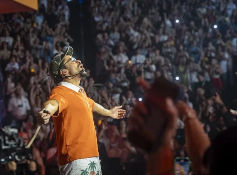 Bad Bunny vuelve al trono y arrastra al mundo con él Bad Bunny vuelve al trono y arrastra al mundo con él