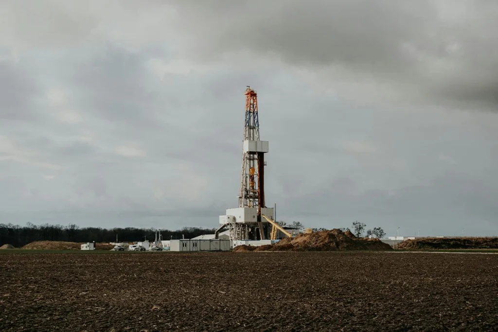 China alcanza una profundidad récord de 700 metros en una perforación para investigar misterios físicos