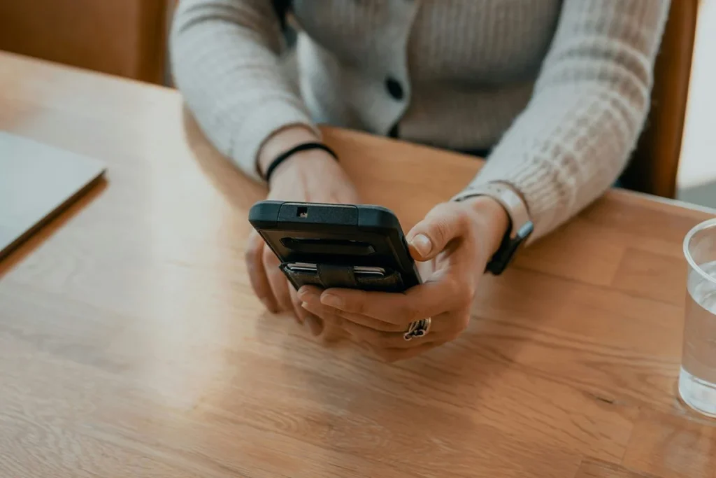 Cómo gestionar las llamadas spam para evitar confirmar tu línea a los estafadores