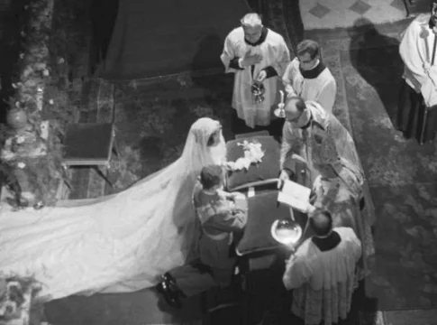 “Cuando se dio cuenta, no pudo contener las lágrimas”: El detalle que hizo llorar a la reina Sofía el día de su boda | Fuente: Agencias “Cuando se dio cuenta, no pudo contener las lágrimas”: El detalle que hizo llorar a la reina Sofía el día de su boda