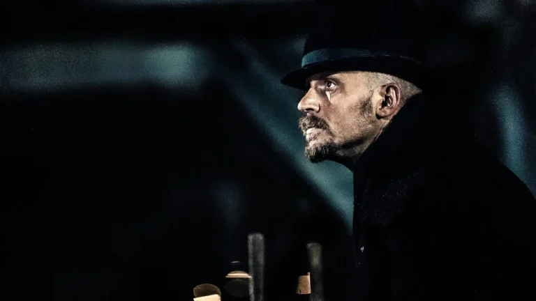 De los bajos fondos de Birmingham al siglo XIX: Netflix estrena la serie épica que promete superar a 'Peaky Blinders’