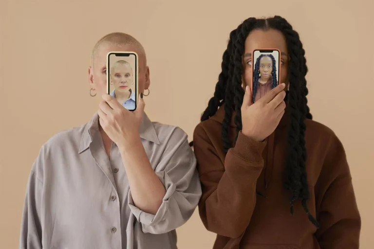 La ley del derecho al honor de 2026: así protegerá a los menores de los deepfakes