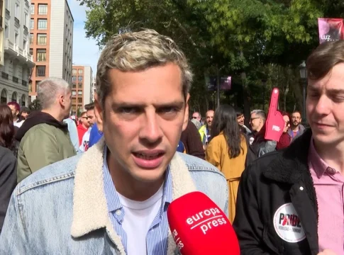 Eduardo Casanova no es el primero. cuando figuras como Magic Johnson o Charlie Sheen convirtieron el VIH en un debate social Eduardo Casanova no es el primero: cuando figuras como Magic Johnson o Charlie Sheen convirtieron el VIH en un debate social