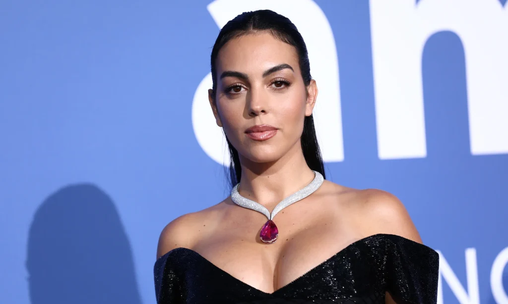 El argumento: en 2018, Georgina no era quien es hoy