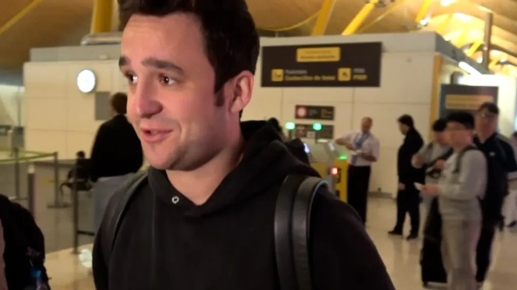 “Felipe le citó en el palacio para sermonearle”: La desenfrenada vida de Froilán forzó su exilio a Abu Dabi 3 El exilio de Froilán supuso un alivio para la Corona y un orgullo personal