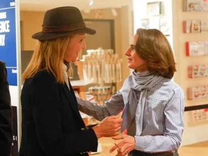 ¡Bulos desmentidos! Laurence Debray aclara que ni una palabra sobre la Reina Letizia fue suprimida de ‘Reconciliación’ 1 El éxito de 'Reconciliación' de Juan Carlos I y sus opiniones sobre la Reina Letizia