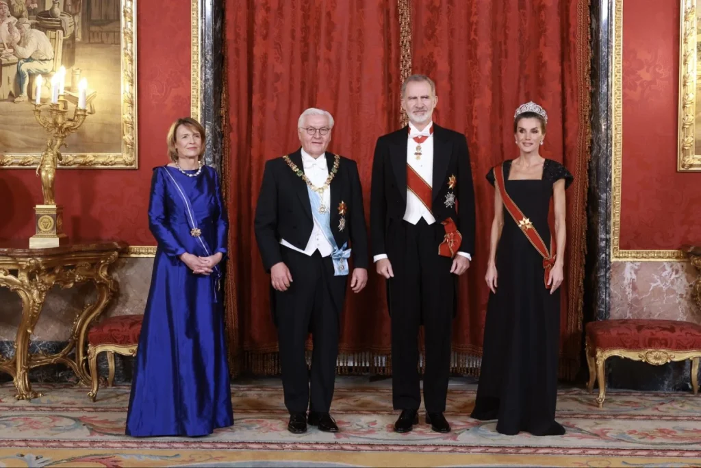 El regalo meticuloso de un compañero periodista que recibió la reina Letizia el día de su boda 