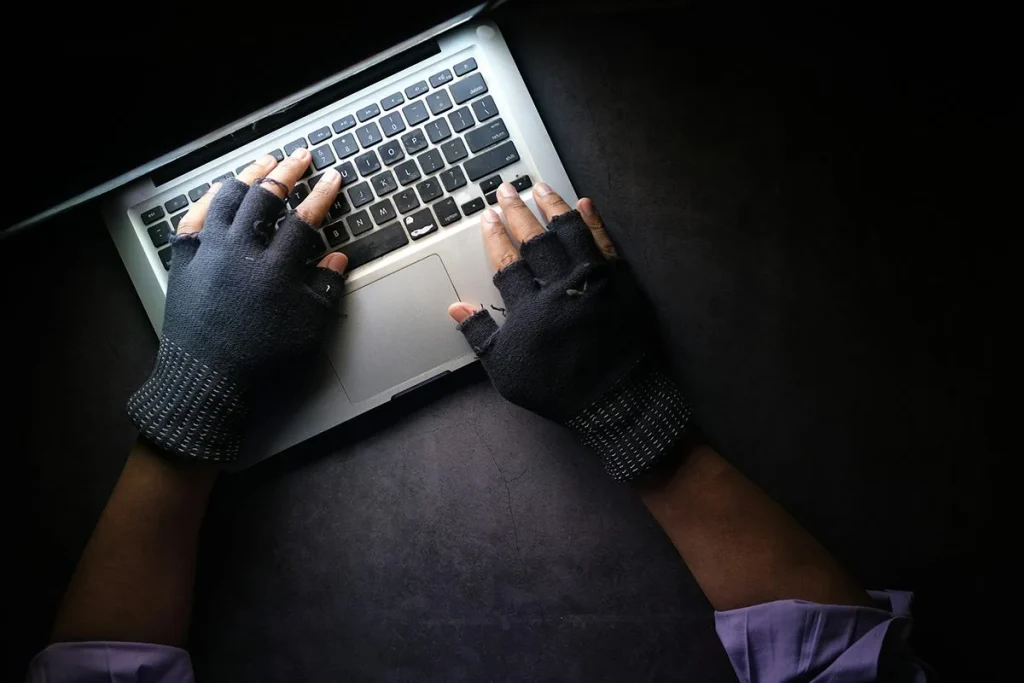 El robo de identidad puede destruir tu vida económica según las últimas alertas de seguridad de Norton