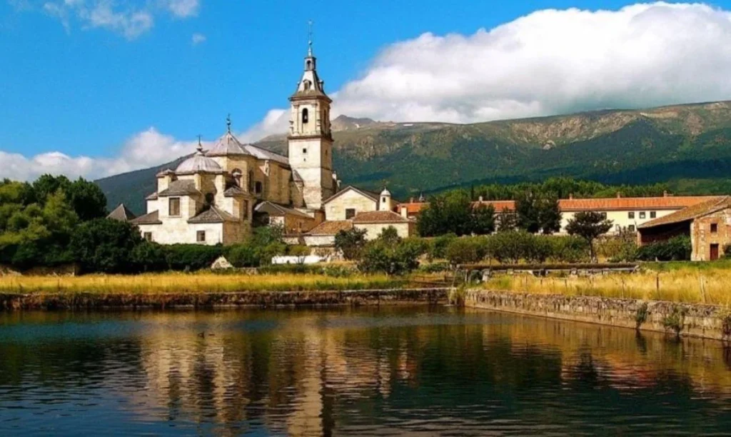 La Comunidad de Madrid invierte millones de euros para repoblar los pueblos vacíos y convertirlos en destinos deseados 1 Embellecer para quedarse (y para volver)