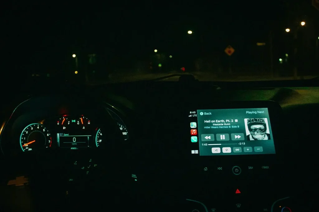 Fallos en Android Auto con Gemini afectan la navegación y seguridad durante la conducción