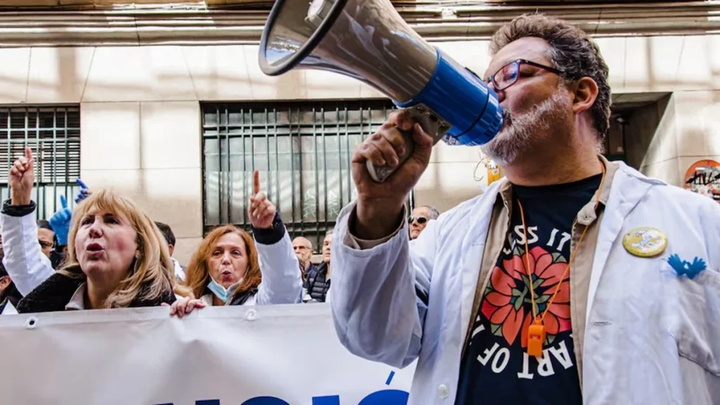 Huelga nacional de médicos: 30.000 afectados piden no dejar caer la sanidad pública Fuente: Europa Press