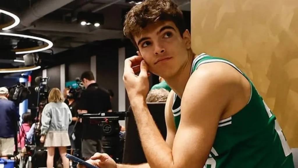 El crecimiento de Hugo González en Estados Unidos: "Estar en la NBA no significa que se acabe tu desarrollo" 1 Hugo González cumple 20 años como la gran revelación de Boston Celtics Fuente: BC