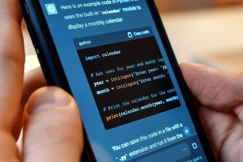 Cibercrimen evoluciona con IA: WormGPT 4 y KawaiiGPT son los ChatGPT que los criminales usan en la oscuridad 2 La amenaza de las IAs generativas sin ética_ cómo los clones de ChatGPT impulsan el cibercrimen actual