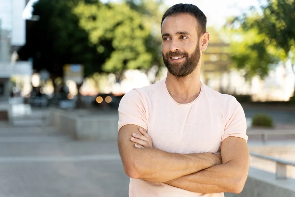 Dr. Benito León, especialista en biología humana: "El cuerpo emite luz constantemente y es más peligroso de lo que crees" 4 La emisión de luz por el cuerpo humano revela datos sorprendentes sobre la salud y la biología humana