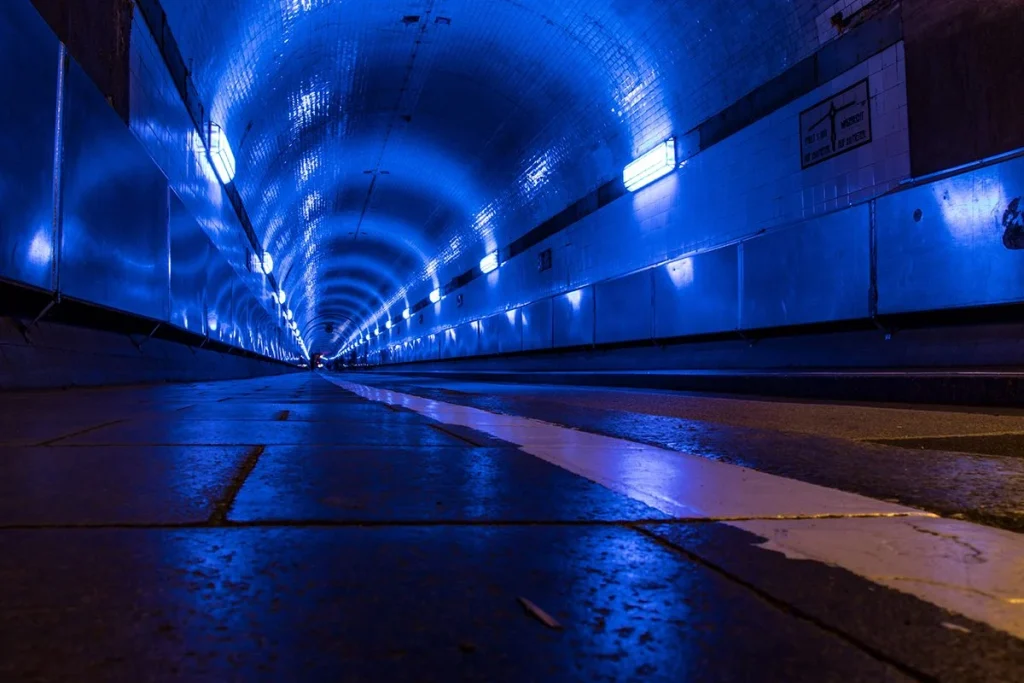 Ingeniería al límite: perforadoras gigantes, robots y turnos sin pausa para construir la megainfraestructura submarina del siglo XXI 4 La megainfraestructura submarina del siglo XXI se construye con perforadoras gigantes, robots y turnos sin pausa