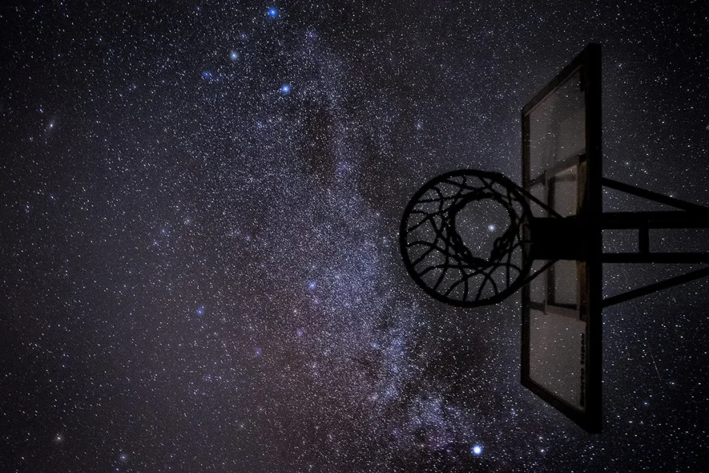 El telescopio James Webb acaba de detectar algo nunca antes visto: Astrónomos descubren las primeras estrellas del universo 2 La observación del James Webb marca un hito al identificar las estrellas más antiguas jamás vistas