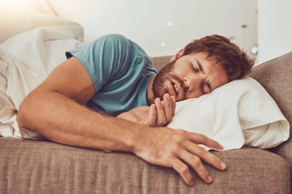 Dormir en una postura u otra no es indiferente: esta es la que mejor ayuda a tus órganos, según la ciencia 2 La postura adecuada al dormir tiene impacto directo en la salud de los órganos según evidencia científica