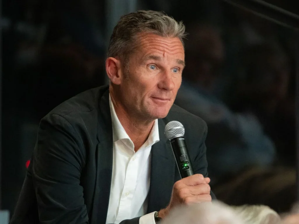 La vida entre muros, cuadernos, llamadas y la sombra de la pérdida