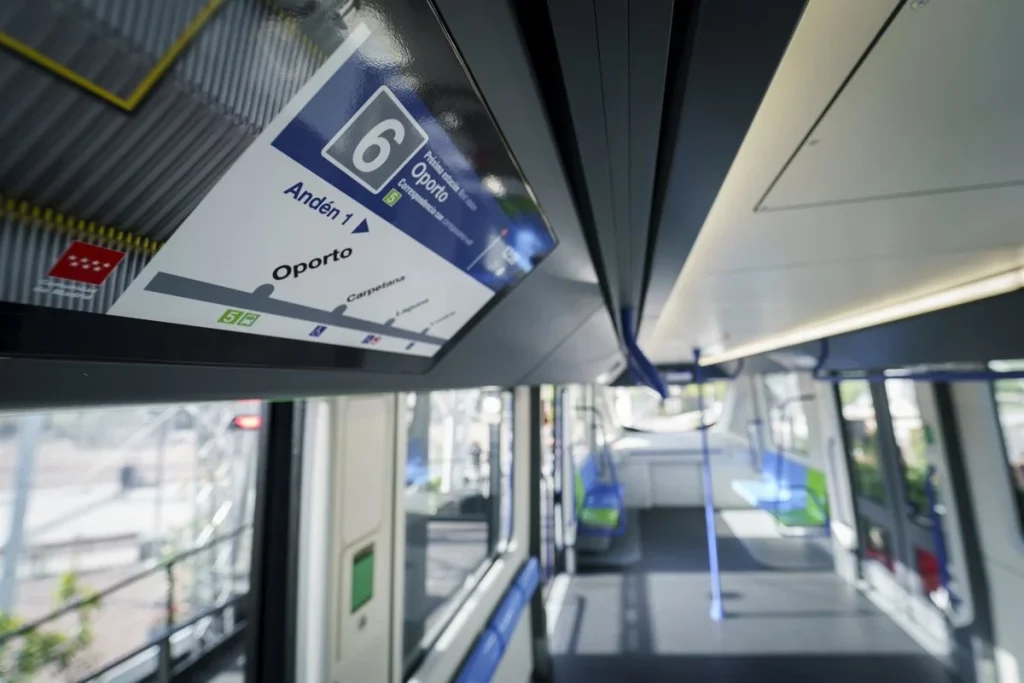 Aspecto interior de los vagones de la Línea 6 de Metro de Madrid