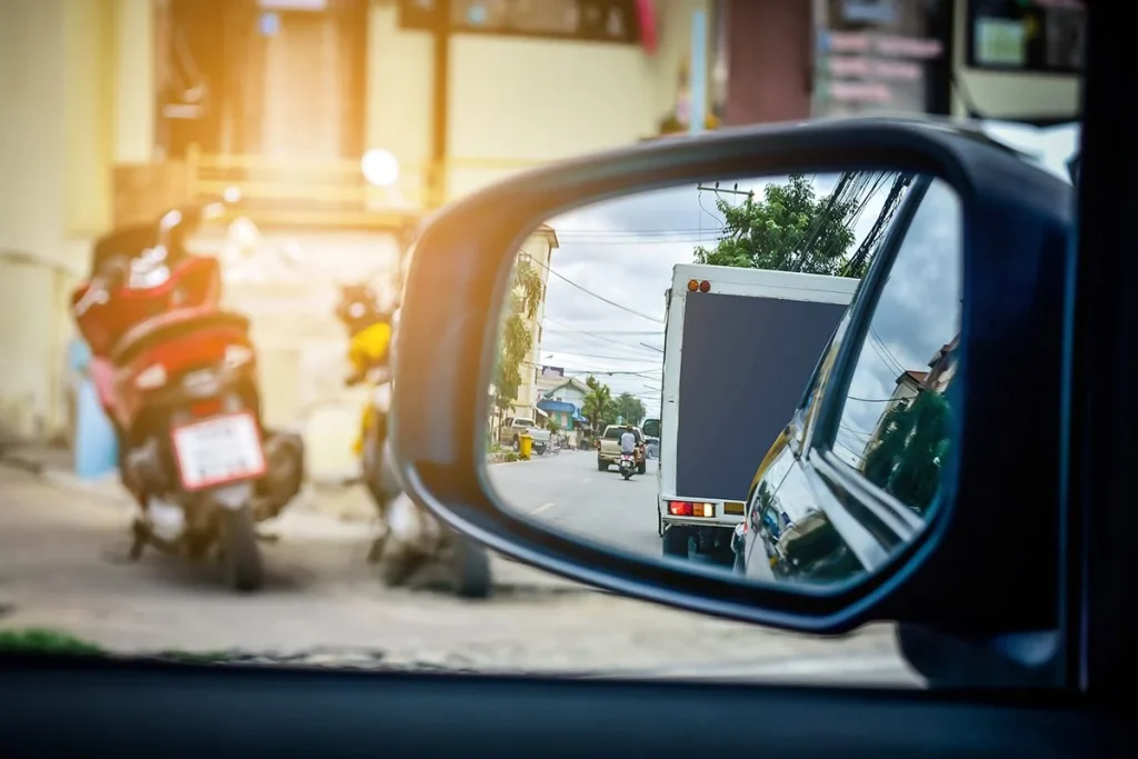 Adiós al espejo clásico: así funcionan los coches con cámaras y qué ventajas tienen 4 Los coches modernos sustituyen espejos por cámaras en el retrovisor con múltiples ventajas