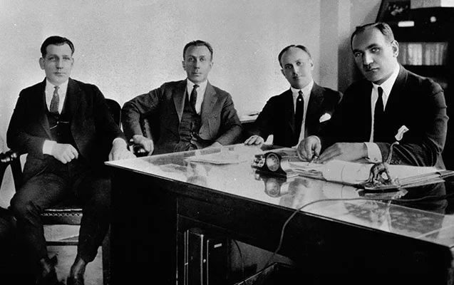 Los humildes comienzos y la revolución del sonido (Años 1920)