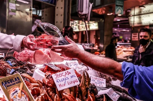 Los precios de la Navidad ya no esperan a Navidad: pescado y marisco sube hasta un 70 % antes del puente de diciembre