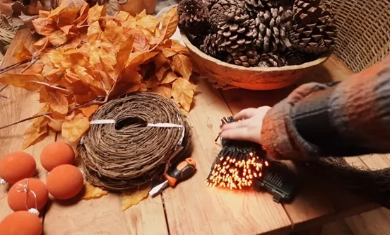 Un árbol de Navidad para todas las estaciones con decoración de plataformas como Temu 1 Luces y decoracion para el arbol de navidad de Temu