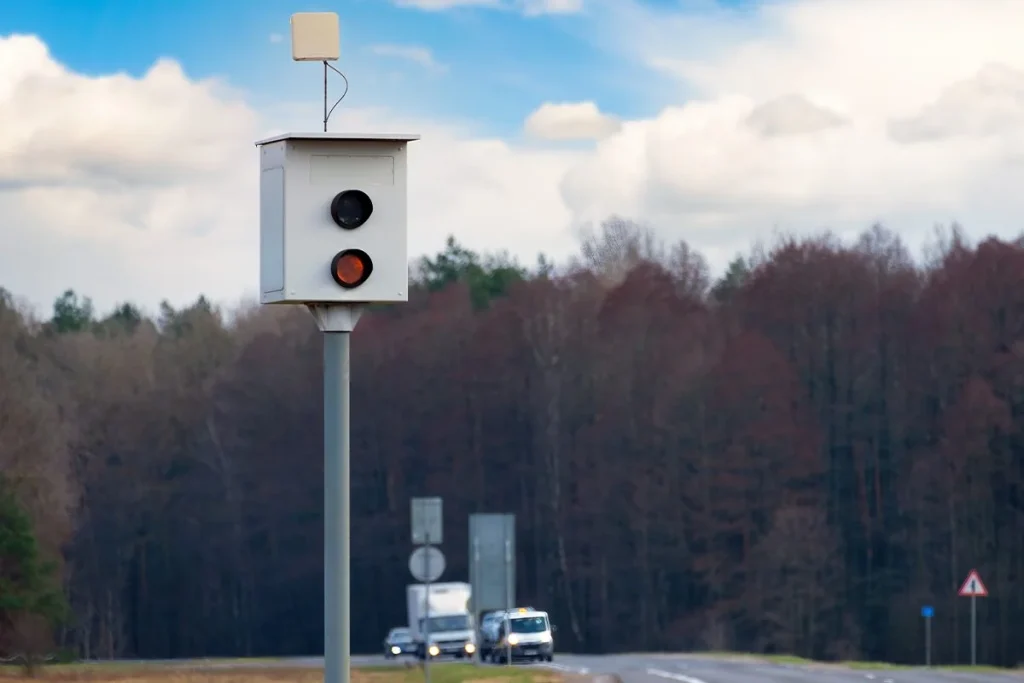 La IA ya pone multas en España: así puede sancionarte en Madrid y Barcelona sin que un agente te pare 2 Multas automatizadas mediante IA en España funcionan en ciudades como Madrid y Barcelona sin parar al conductor