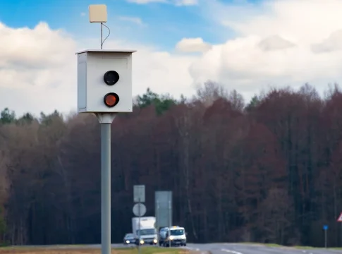 Multas automatizadas mediante IA en España funcionan en ciudades como Madrid y Barcelona sin parar al conductor Multas automatizadas mediante IA en España funcionan en ciudades como Madrid y Barcelona sin parar al conductor