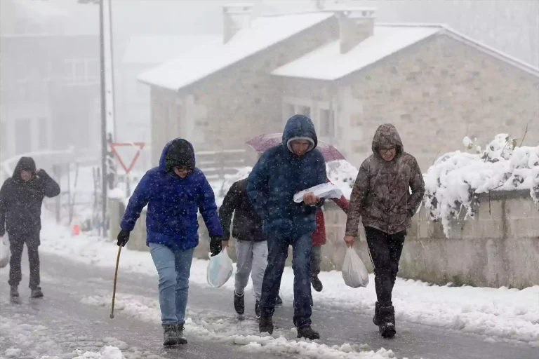 La AEMET activa alertas en 23 provincias por nieve y fenómenos adversos