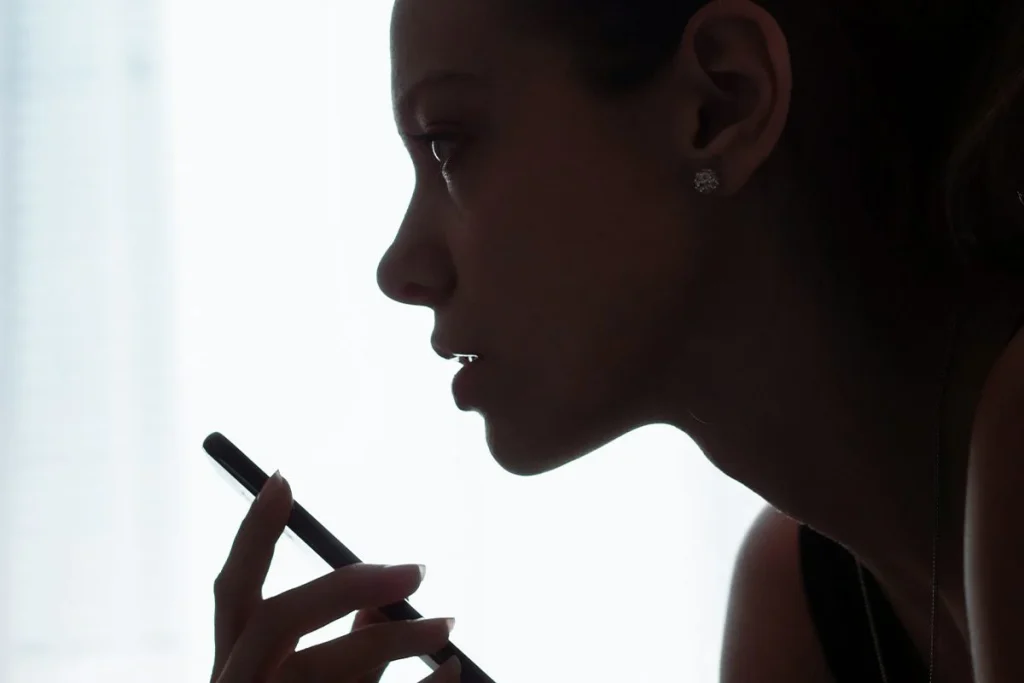 Nuevos algoritmos de IA detectan enfermedades ocultas escuchando cómo hablas en tu día a día