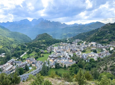 Agua a 40ºC rodeada de nieve: los balnearios españoles donde pasar enero es puro placer Agua a 40ºC rodeada de nieve: los balnearios españoles donde pasar enero es puro placer