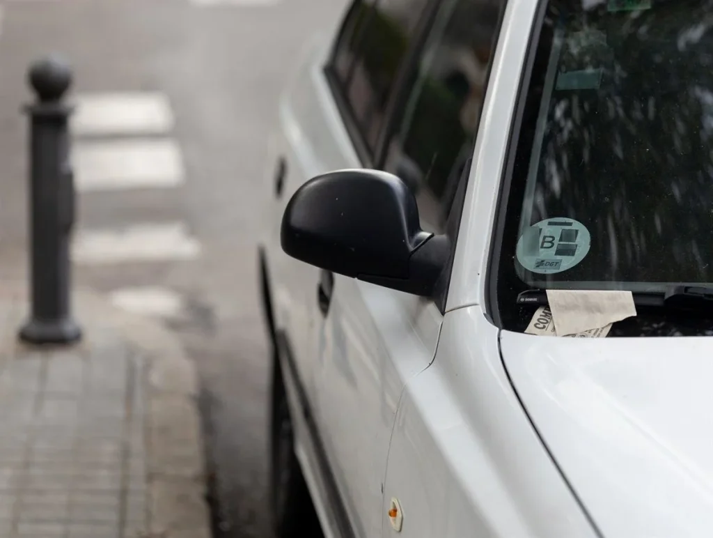 14.000 madrileños recuperan movilidad: cómo la moratoria de vehículos sin etiqueta cambia la vida de los residentes en la ciudad 3 Polémica política y reacciones en la calle: alivio, enfado y desconfianza