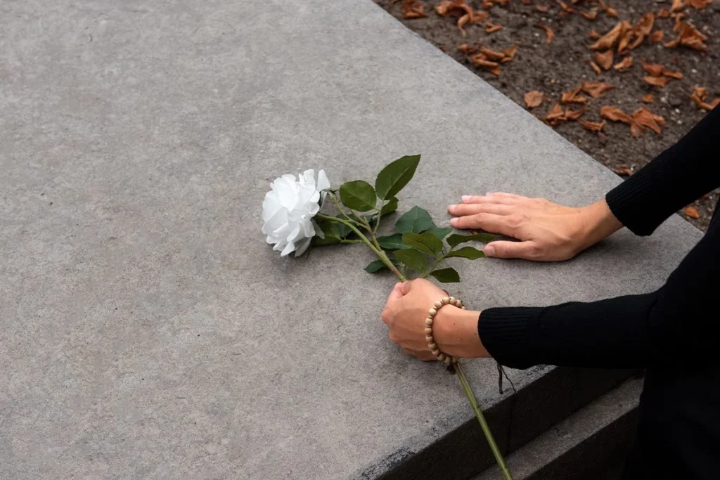 De Noruega a España existe una ley que prohíbe la muerte en ciertos pueblos y esta es la razón 2 Por qué es ilegal la muerte en localidades específicas y qué motivos justifican esta norma