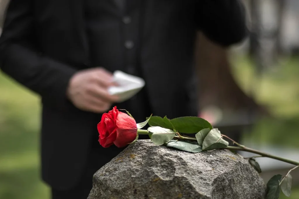 De Noruega a España existe una ley que prohíbe la muerte en ciertos pueblos y esta es la razón 3 Pueblos con normativas extremas donde la muerte no está permitida debido al clima y la salud pública