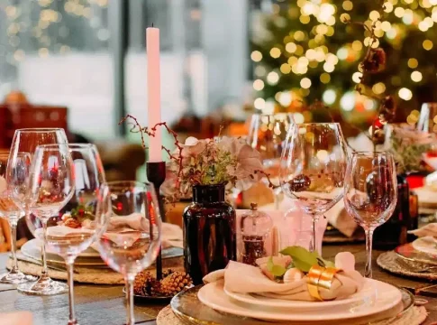 Reservar mesa en restaurantes por Navidad nunca había salido tan caro Fuente: Freepik Reservar mesa en restaurantes por Navidad nunca había salido tan caro Fuente: Freepik