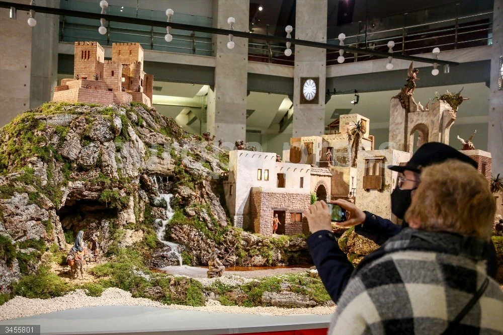 El Ayuntamiento de Madrid se vuelca con la Navidad con rutas de belenes, videomapping en Cibeles y mercadillos navideños 2 Rutas de belenes y mercadillos: la Navidad más tradicional vuelve a mandar