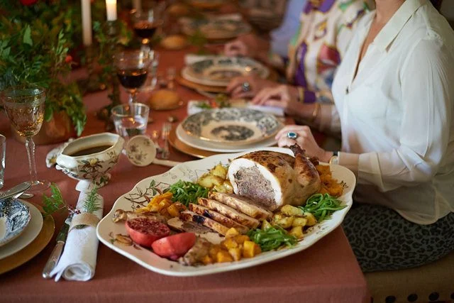 La nueva Navidad, marcada por el boom de los platos preparados y un 43 % de hogares simplificando las cenas festivas 3 Tradición reinventada: nuevos menús, nuevas costumbres