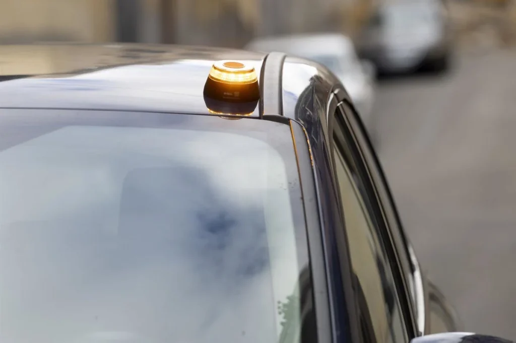 Se endurece la guerra por las balizas V16: denuncian un mercado millonario a la sombra y campañas engañosas 1 Un negocio millonario bajo sospecha: balizas que “parecen oficiales” pero no lo son